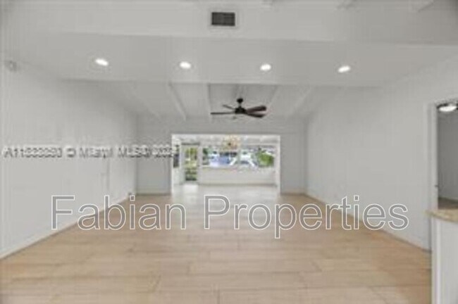Building Photo - 2543 Flamingo Ln