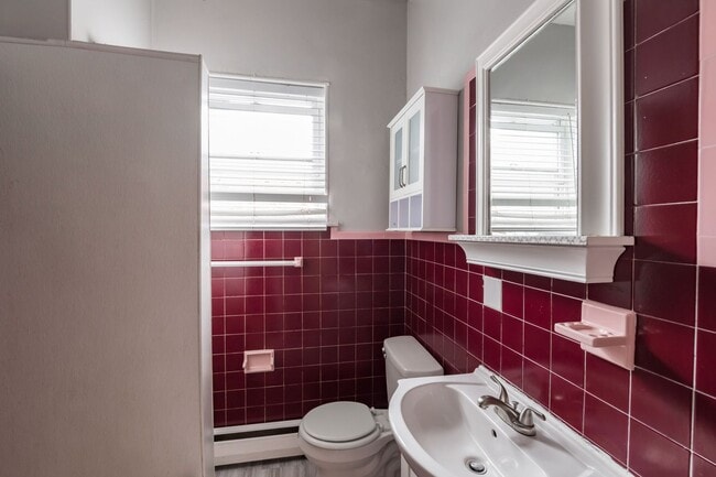 Building Photo - 1325 W Porter St