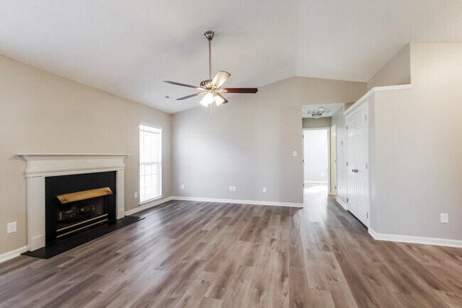 Building Photo - 3900 Golden Rod Ct