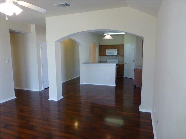 Building Photo - 804 Encanto Dr