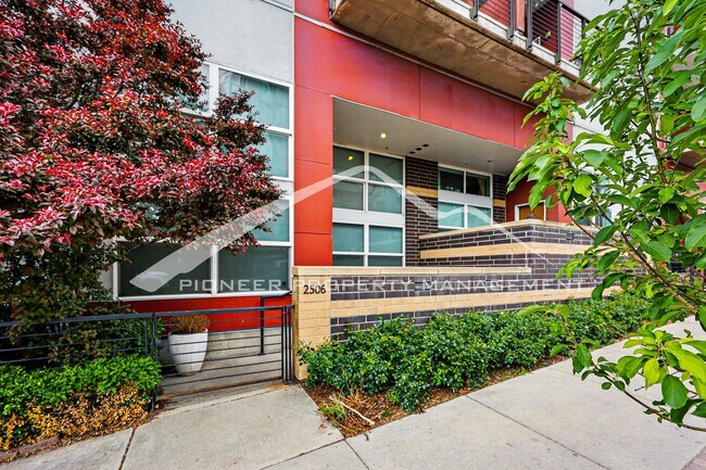 Foto del edificio - Spacious LoHi Condo with Washer/Dryer and ...
