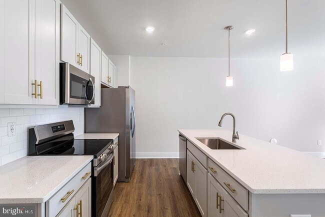 Building Photo - 226 MATILDA