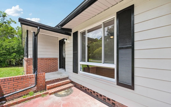 Building Photo - !!MOVE IN SPECIAL: 1 Month Free on a 13 months lease!! Beautiful 3 Beds 2 Baths Home with Spaciou...