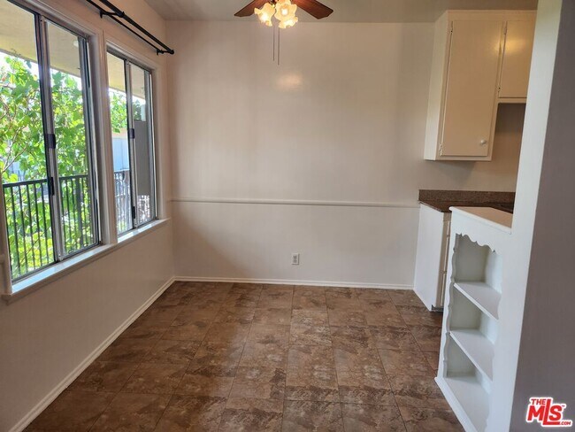 Foto del edificio - 939 N Stanley Ave