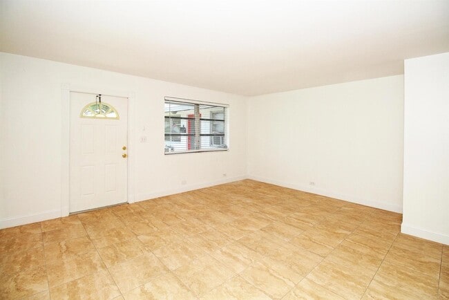 Foto del edificio - 630 Prosperity Farms Rd