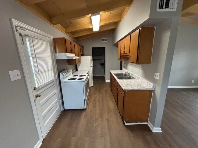 Foto del edificio - 214 Rugby Rd