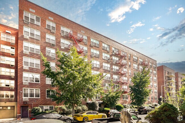 Building Photo - 465-495 E 7th St