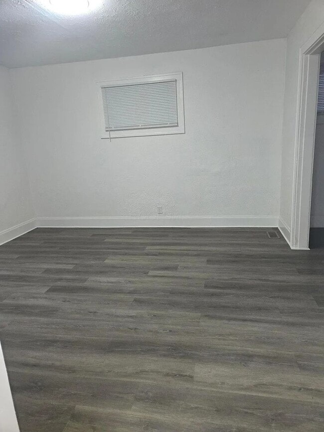 Foto del edificio - 127 N Burgess Ave