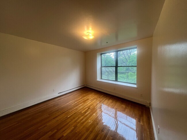 Building Photo - 1 Mapes Ave