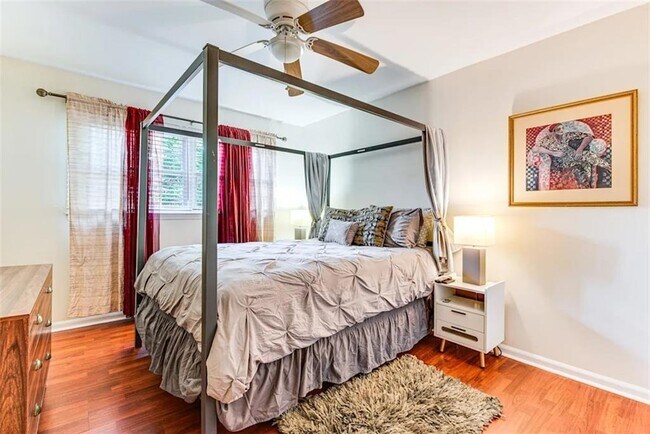 Foto del edificio - 841 Artwood Rd NE