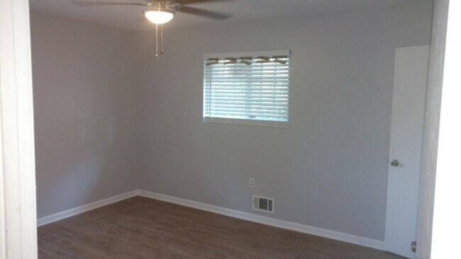 Building Photo - 2887 Darrah Dr SW