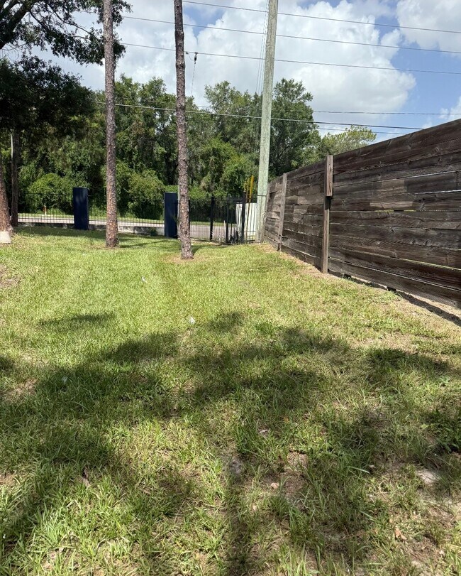 Foto del edificio - 4927 N Pine Hills Rd