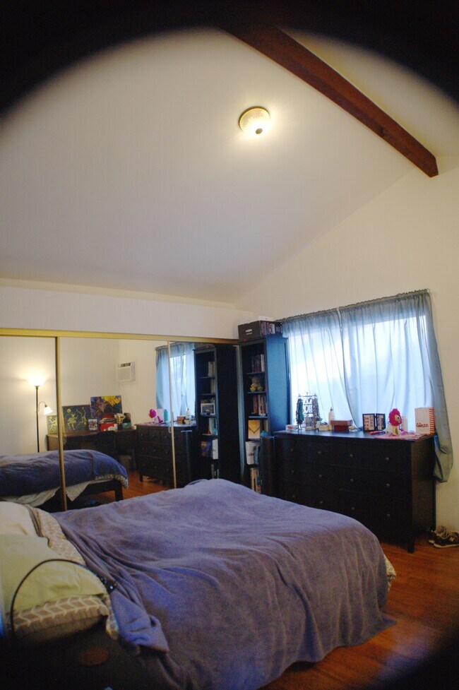 Foto del edificio - 2440 Lake View Ave