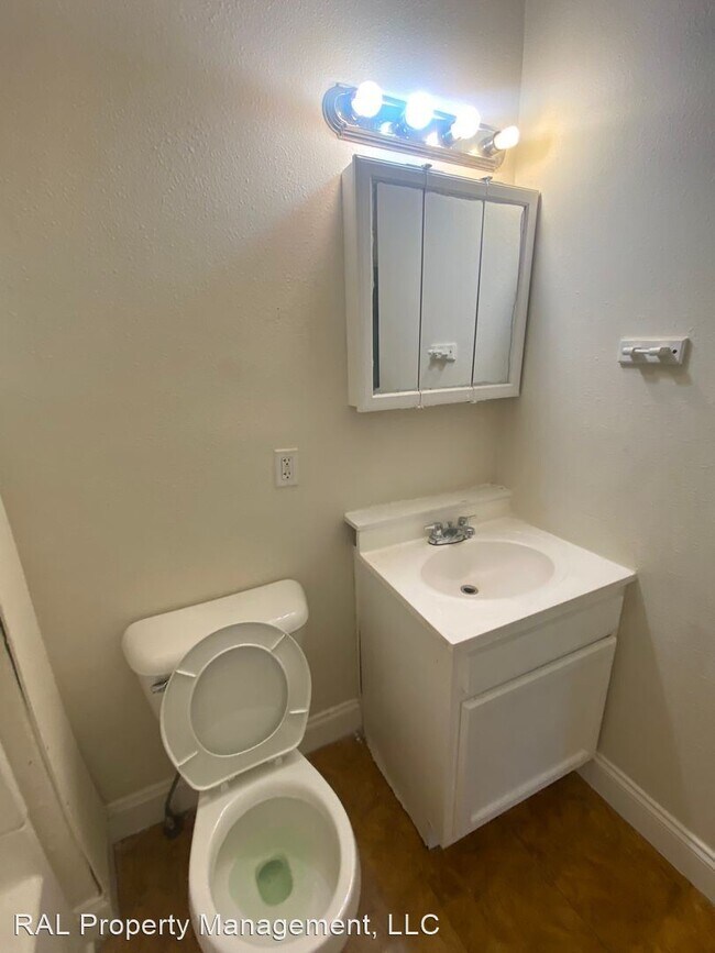 Building Photo - 3 br, 1 bath House - 9808 Parmelee