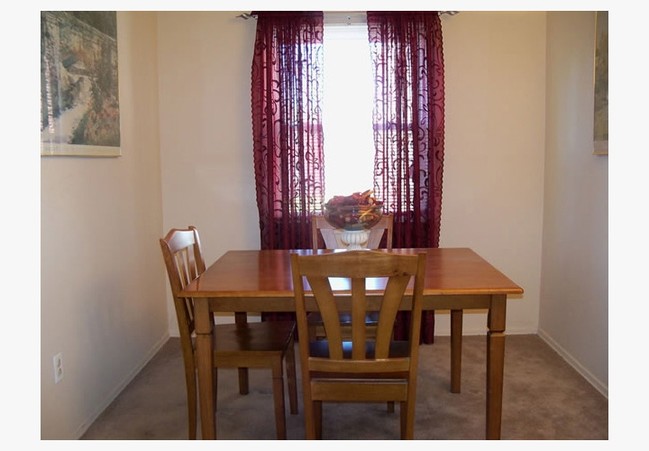 Dining Room - Hamilton Village Apartments