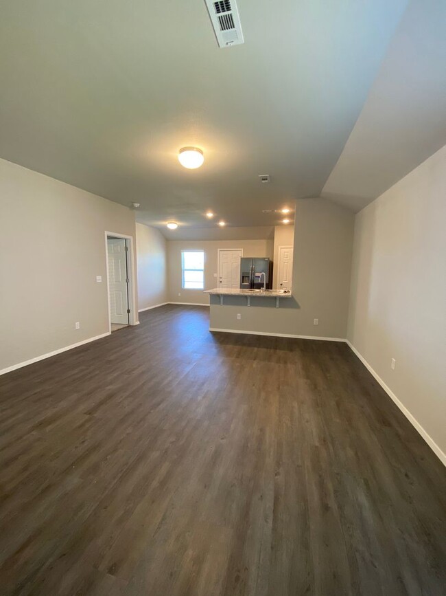 Building Photo - *Pre-leasing* Three Bedroom | Two Bathroom...