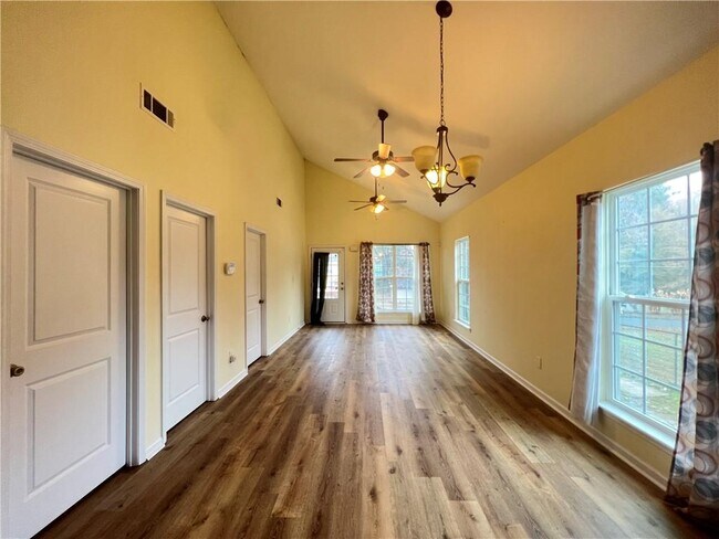Foto del edificio - 1333 Nash Rd NW