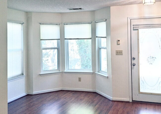 Foto del edificio - Room in Single Family Home on Caloosa Cove SW