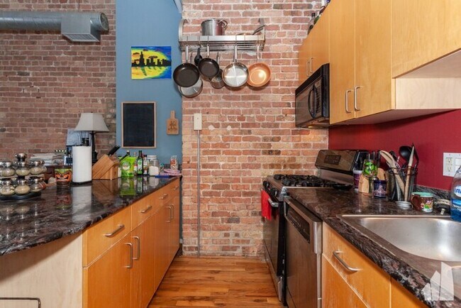 Building Photo - 430 S Clinton St