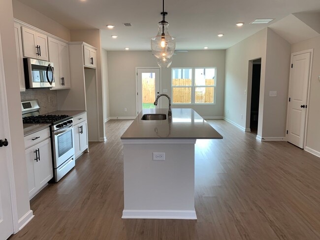 Photo - SUBLEASE AVAILABLE JANUARY 2026-JUNE 2026 WITH OPTION TO RENEW House