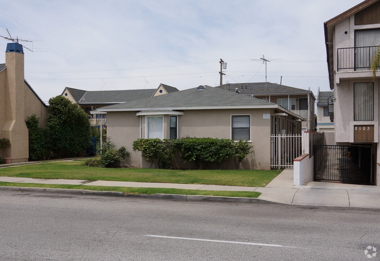 Building Photo - 2109 Cabrillo Ave