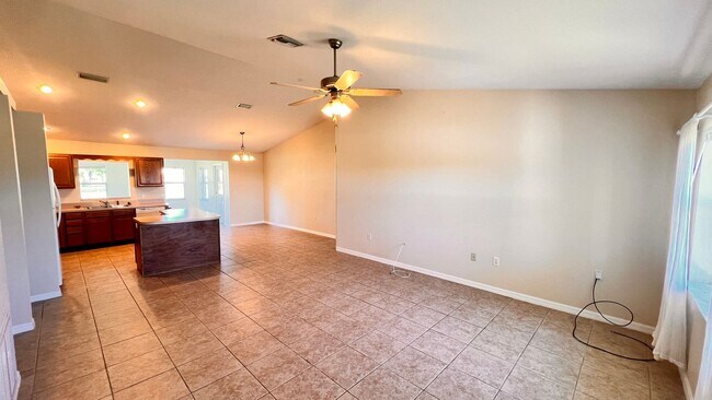 Foto del edificio - Charming, Spacious 2 Bedroom, 2 Bathroom H...