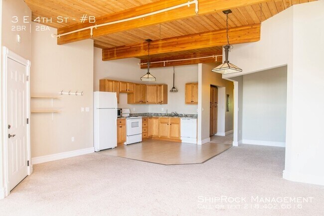 Building Photo - Lakeview Condos