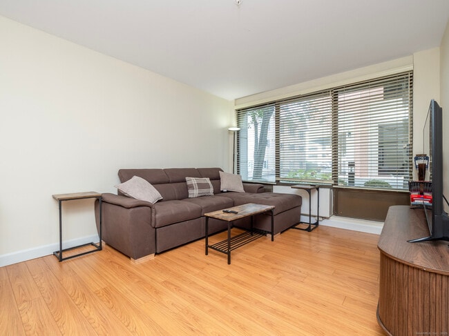 Foto del edificio - 300 Broad St