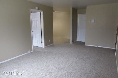 Building Photo - 645 Skyview Pl