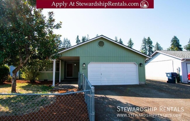 Building Photo - 5051 Forsythia St