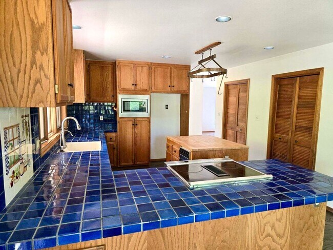 Building Photo - Upgraded Farm House in Sebastopol! Most Ut...