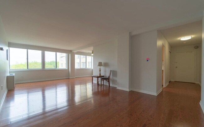 Foto del edificio - 6631 Wakefield Dr
