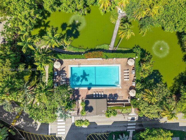 Foto del edificio - 101 Crandon Blvd