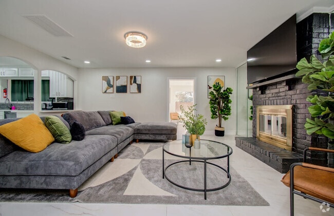 Building Photo - 8623 Parasol Ln