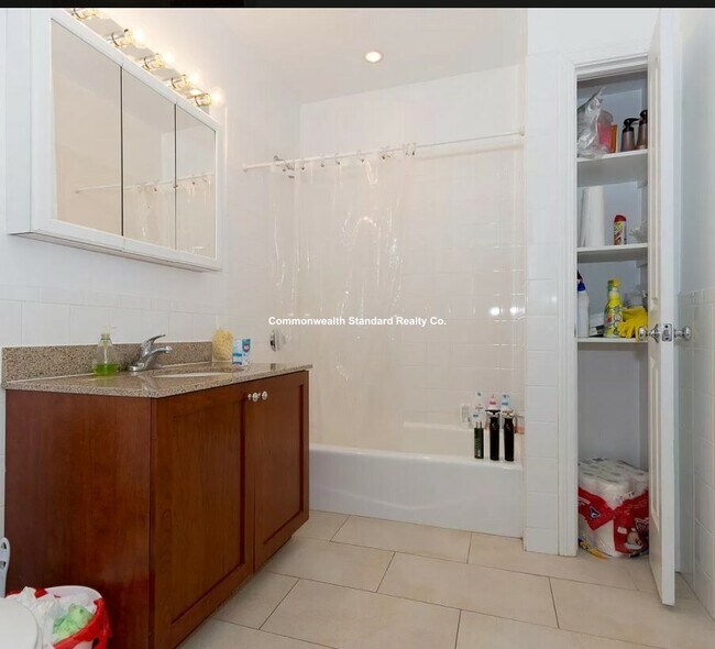 Building Photo - 76 Quint Ave