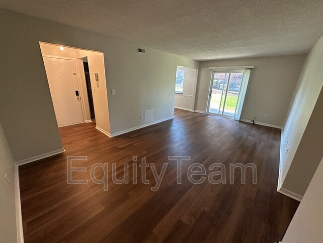 Foto del edificio - 3920 Mack Rd