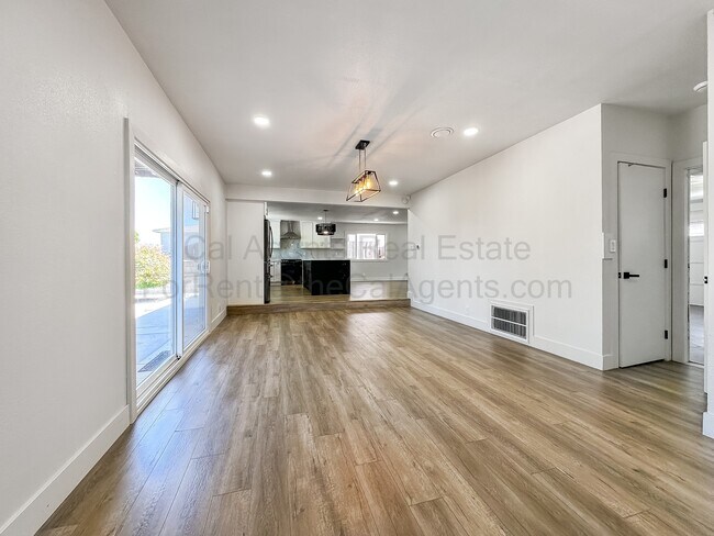 Foto del edificio - 16624 Selby Dr