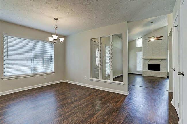 Building Photo - 1403 Wood Haven Drive