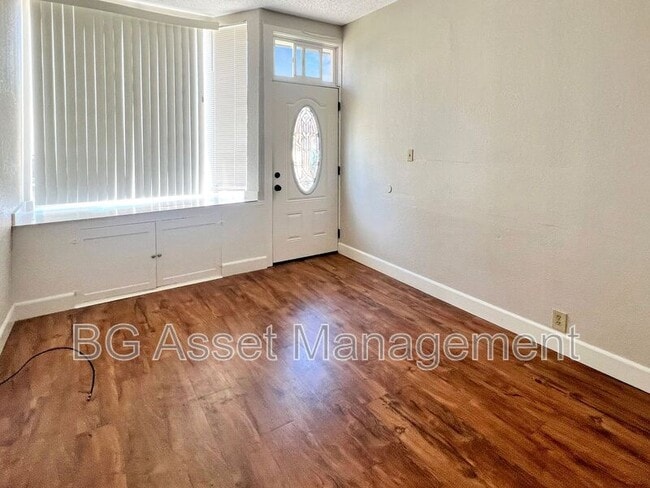 Building Photo - 916 Marin St