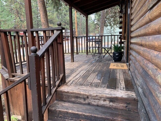 Foto del edificio - Lovely 3BD cabin style furnished home avail. for a Seasonal lease starting 5/15/26! Call to inqui...