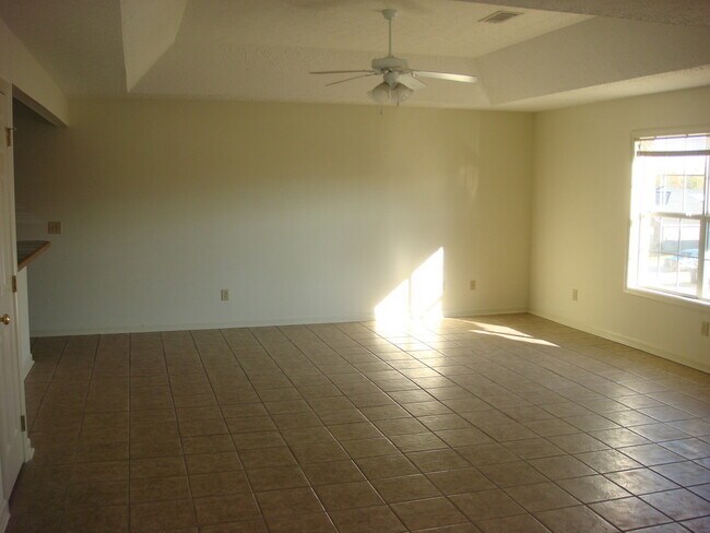 Building Photo - Spacious Duplex For Rent This August 9th!