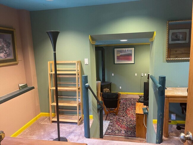 Foto del edificio - Furnished 2 Bedroom Garden Level Apartment in Upper Table Mesa Near Bear Creek Park