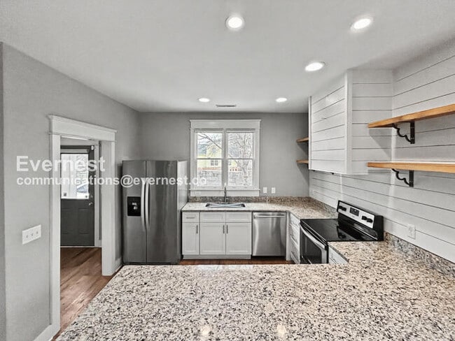 Building Photo - 902 Cheatham Pl