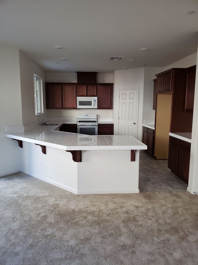 Building Photo - North Natomas Home 4 Bed 2.5 Bath W/ Loft ...