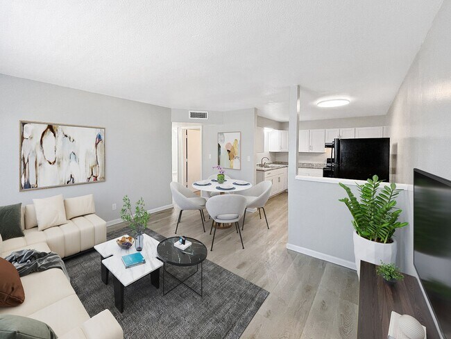 Building Photo - Central Phoenix | Spacious Two-Bedroom