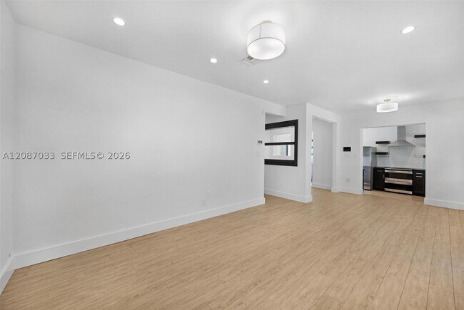 Foto del edificio - 6476 SW 10th St