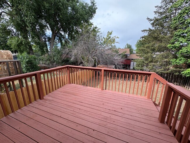 Foto del edificio - Updated **2 Bedroom | 1.5 Bath | 1-Car Garage Townhome**