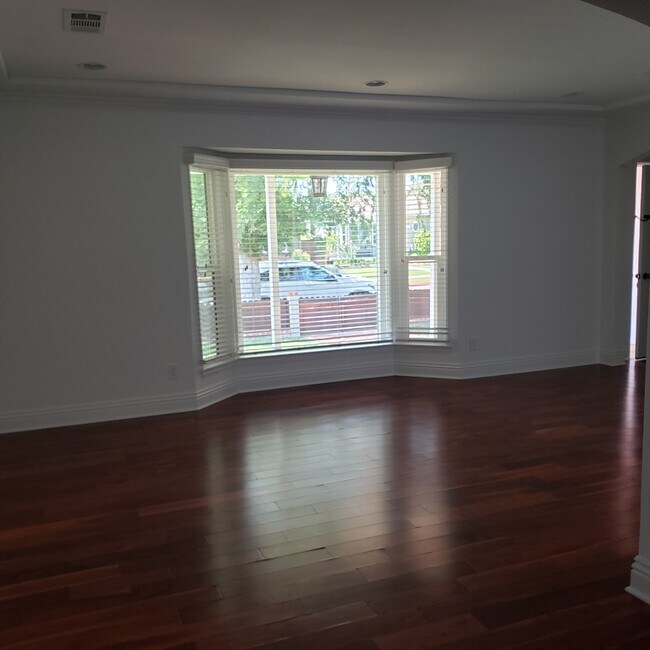 Living Room - 10966 Braddock Dr