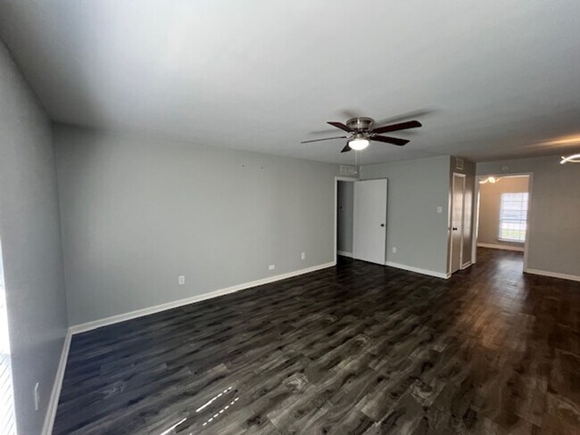 Foto del edificio - Nice 3 Bedroom 2 Bathroom Windsor Gardens ...