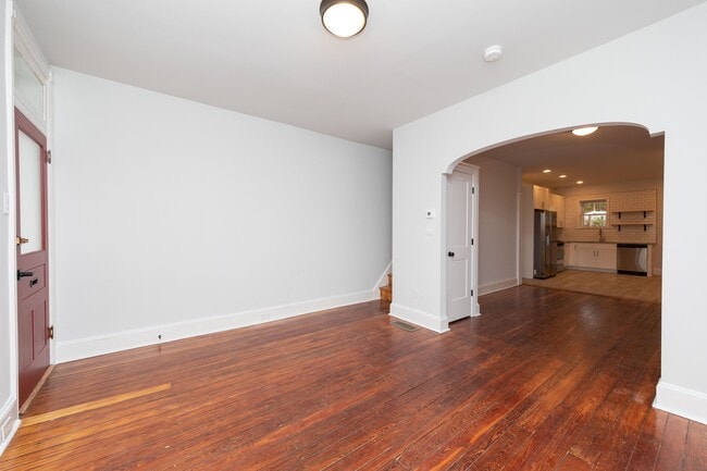 Building Photo - 421 Ripka St